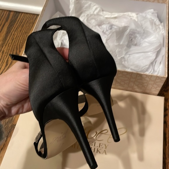 Badgley Mischka black satin Ranya jewelled heels - Picture 4 of 6